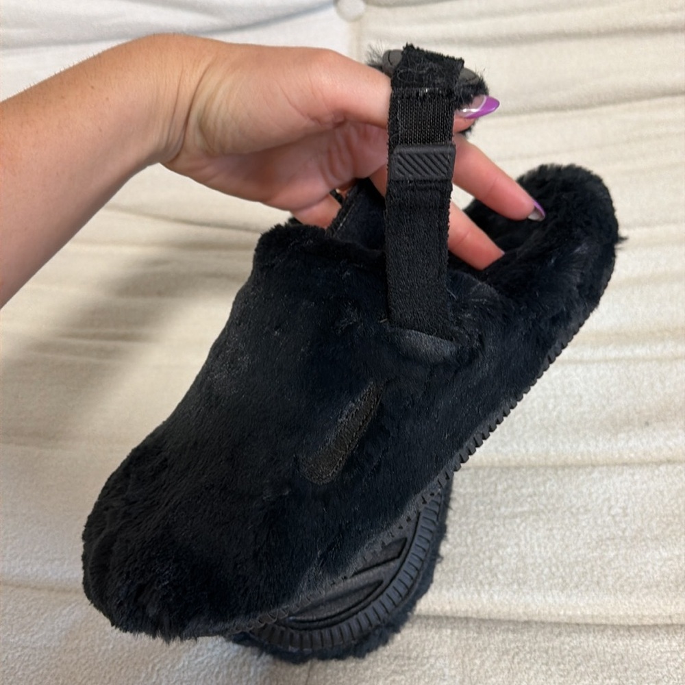 Nike hard bottom slippers